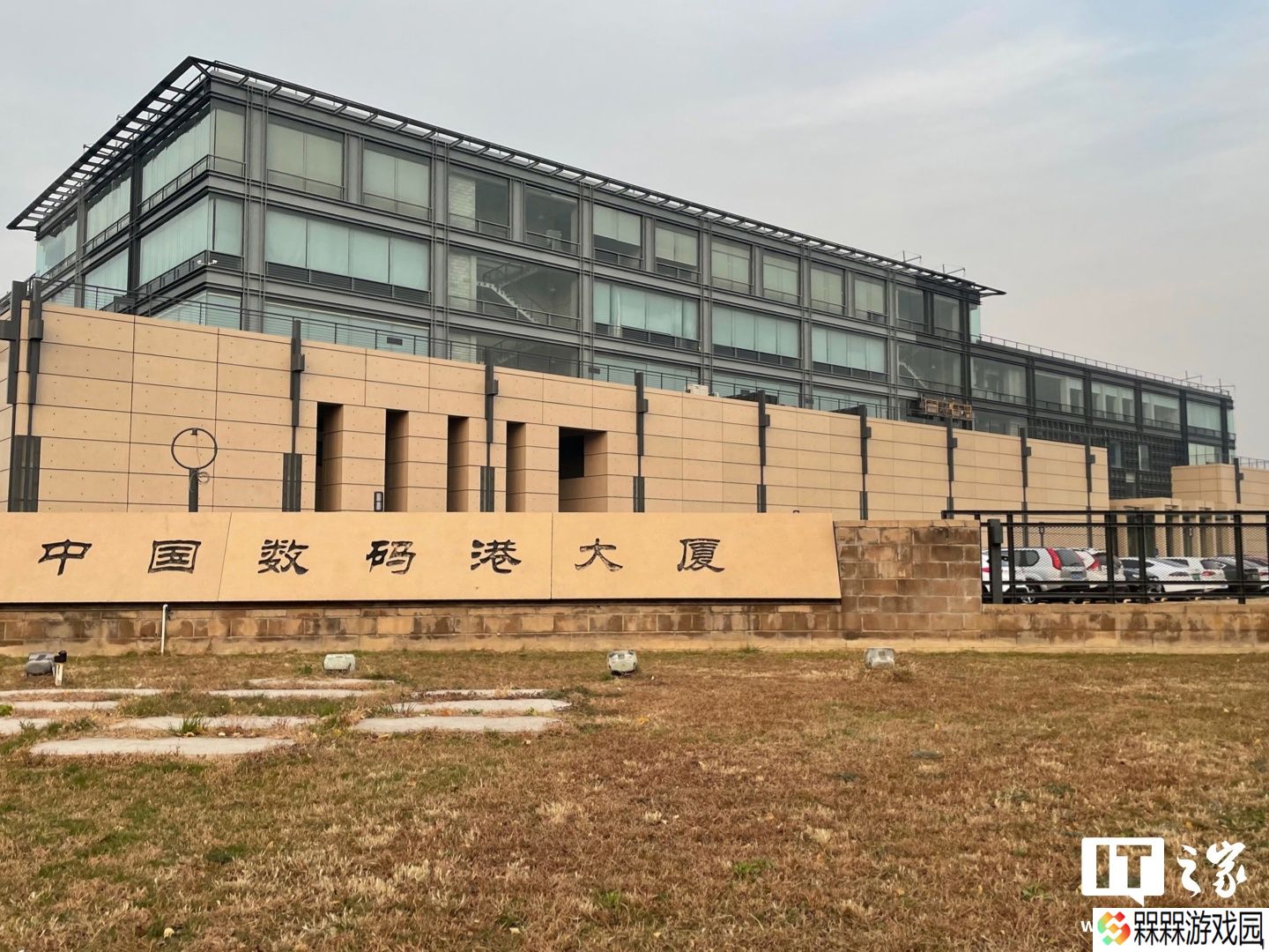 北京归国留学人员蓝皮书发布：六成就业者从事人工智能、网联汽车等新兴产业