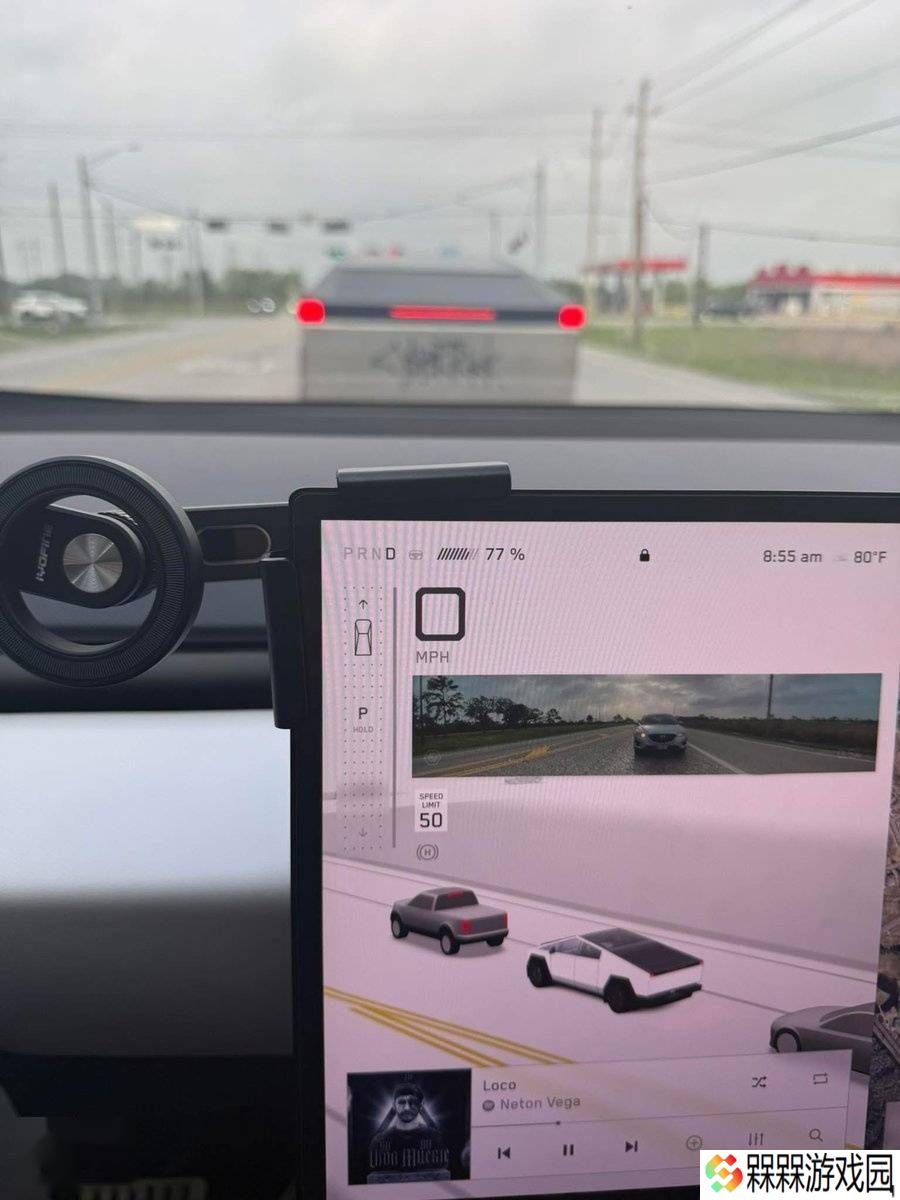 特斯拉Cybertruck“不识”同类？车主吐槽车辆识别功能缺失