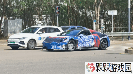 腾势首款跑车街头亮相！性能比肩保时捷911