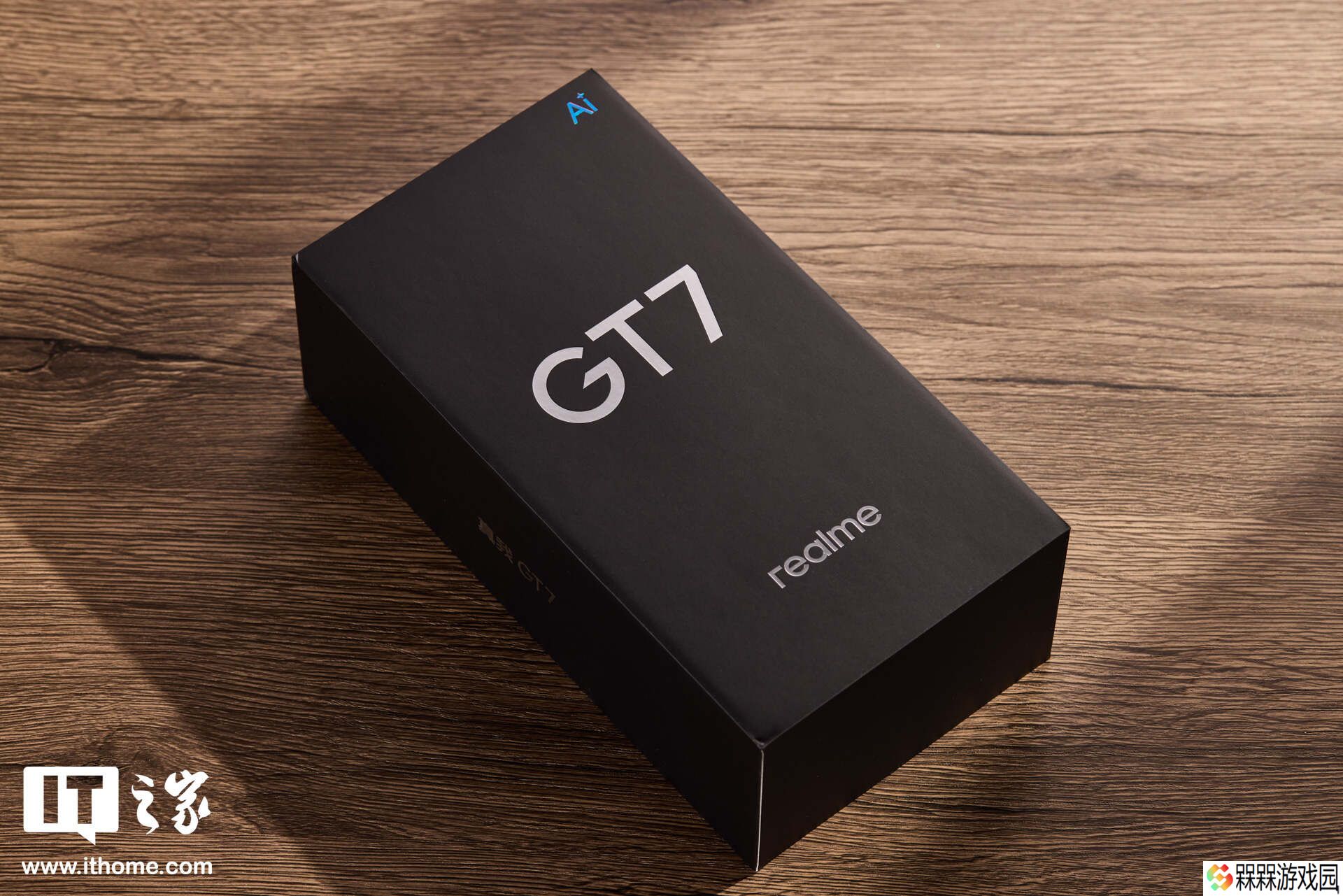 【IT之家图赏】真我GT7实拍：1.3mm 超窄边框，配 7200mAh 泰坦电池