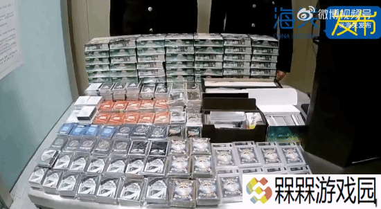 青岛海关查获14350张游戏卡牌！都堆成小山了！