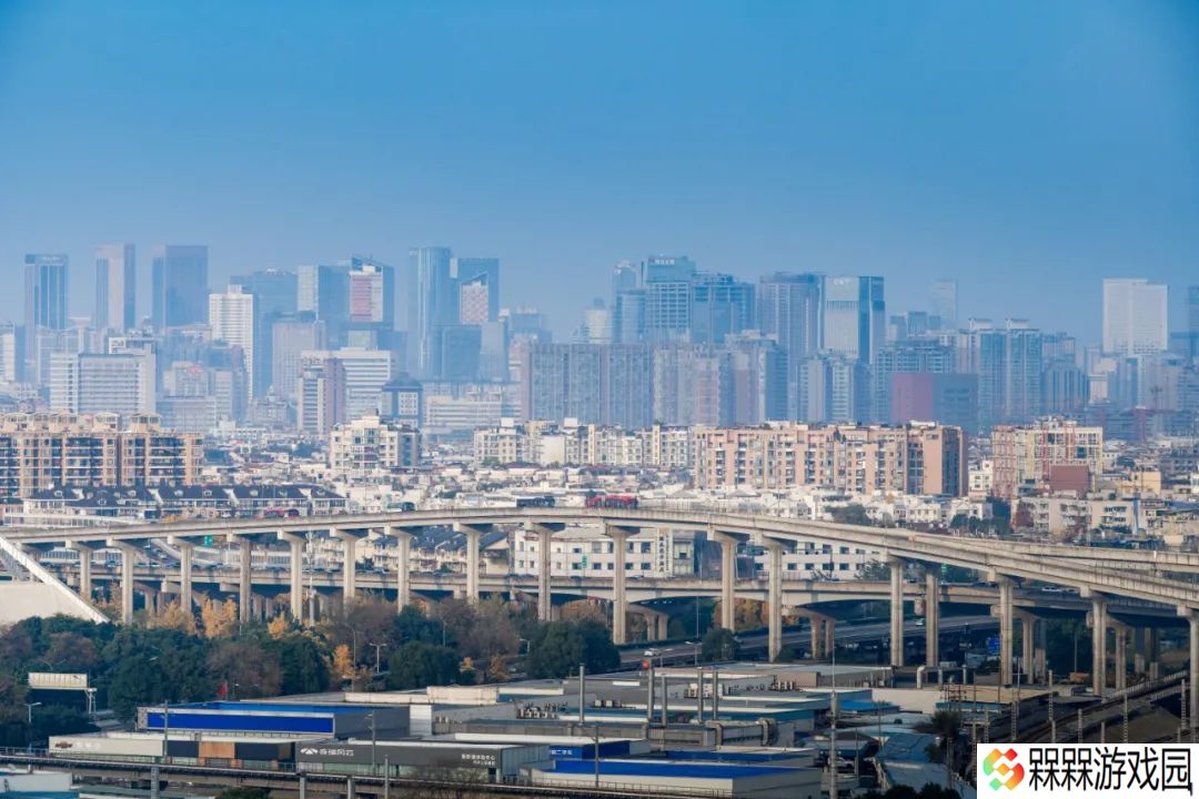 全国首个 L4 级自动驾驶公交白皮书发布，首条线路将在成都推出