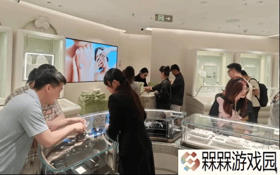 泡泡玛特珠宝店开业就断货：最贵单品近2万元