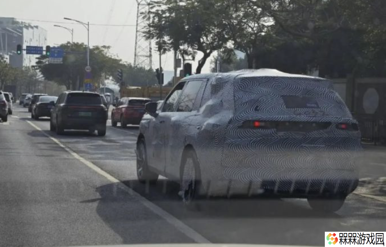 小鹏首款增程车型 G01 谍照曝光：“三排六座”布局、800V 架构