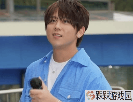 香港知名艺人姜涛被曝跳海 服用药物并称自己