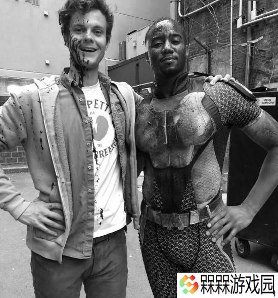 火车头、玄色杀青发文告别《黑袍纠察队》 最吸粉的黑人角色！