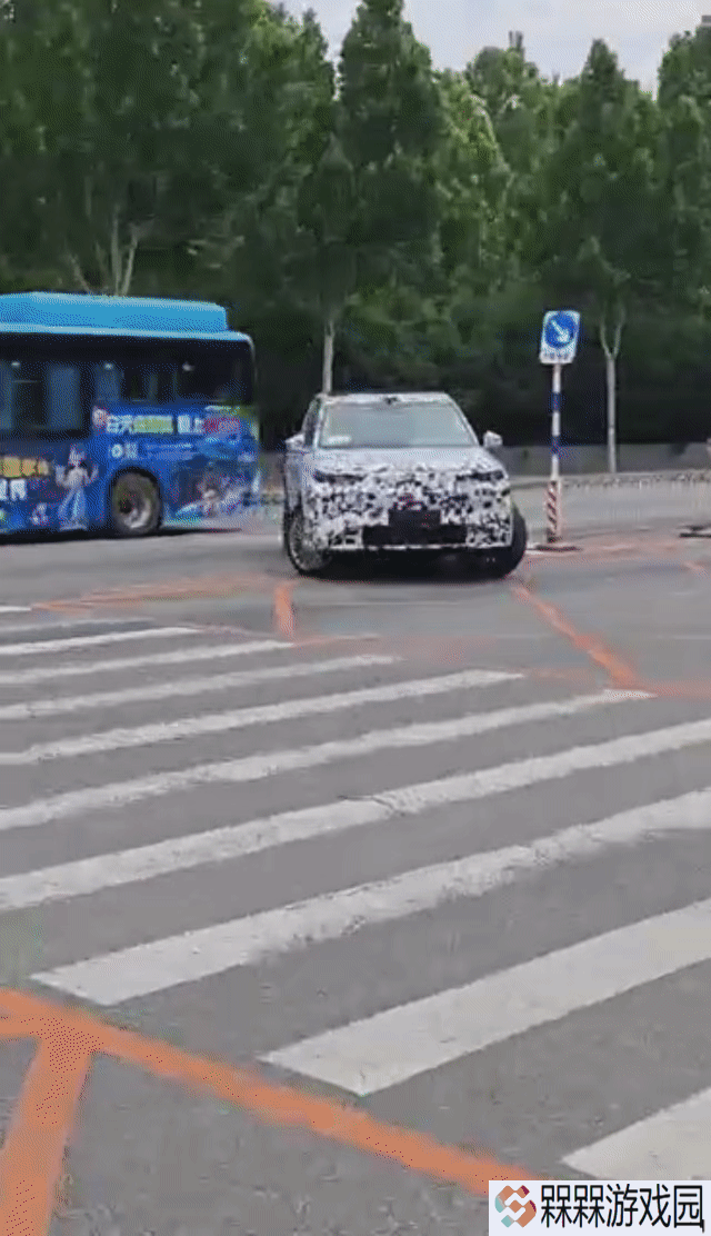 魏牌全新大型旗舰 SUV 动态影像曝光：有后轮转向，全新平台打造