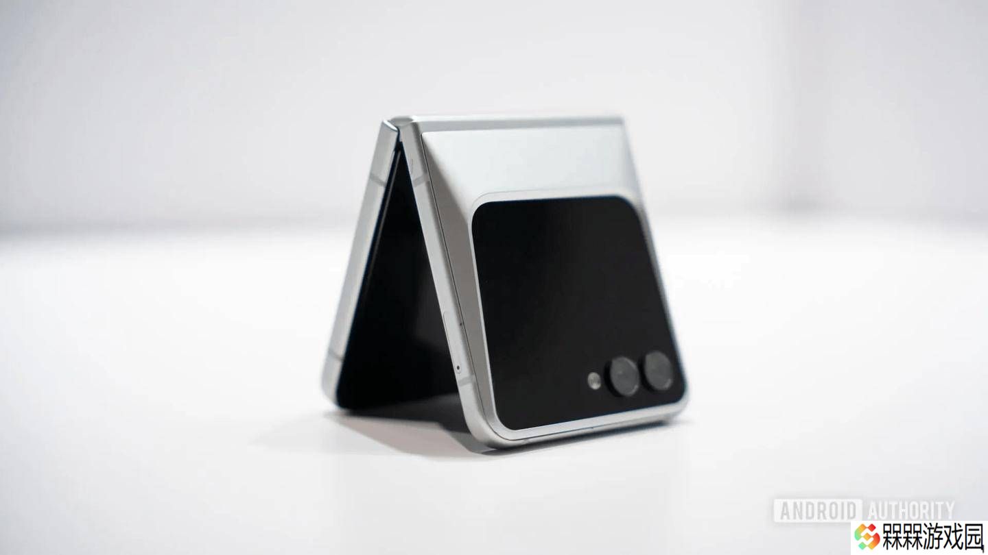 三星展出Polygon Foldable概念机，金属棱角设计酷似特斯拉Cybertruck！