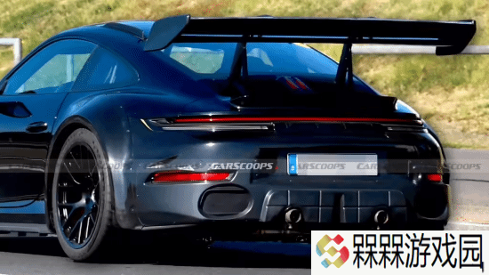 新保时捷911 GT2 RS谍照曝光 大秀夸张宽体轮拱