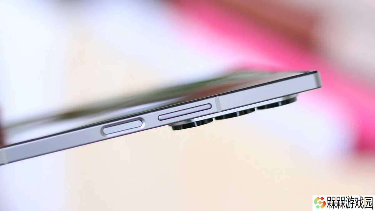 三星最薄折叠旗舰：Galaxy Z Fold7 手机 CAD 渲染图曝光，最薄处 4.54mm