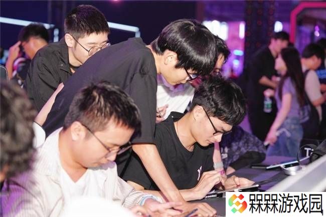 荣耀平板GT燃爆上海游戏嘉年华，共鉴ACL总决赛荣耀时刻！