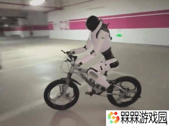 智元机器人Q2将推四足机器人，灵犀X2灵动登场，家庭新玩伴？