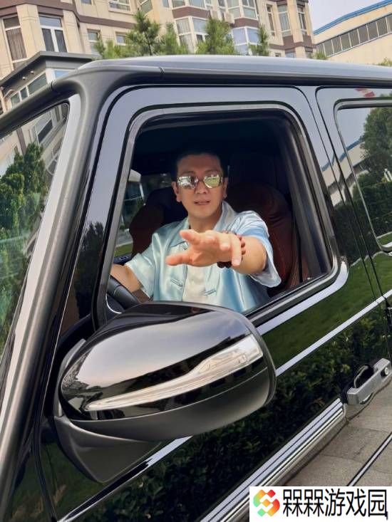 车评人闫闯称百万豪车大G乘坐体验不如20万国产车：杨子喊话对方看现场实测